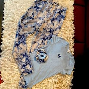 Little girl’s spring set with two matching scrunchies.